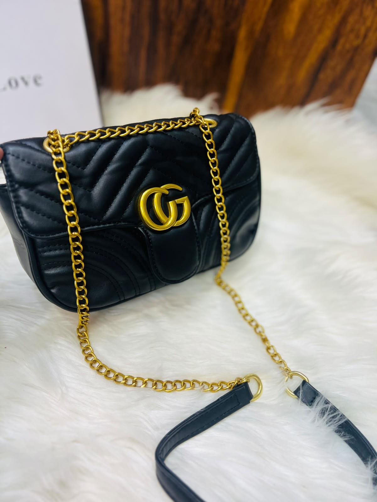 Shoulder handbag