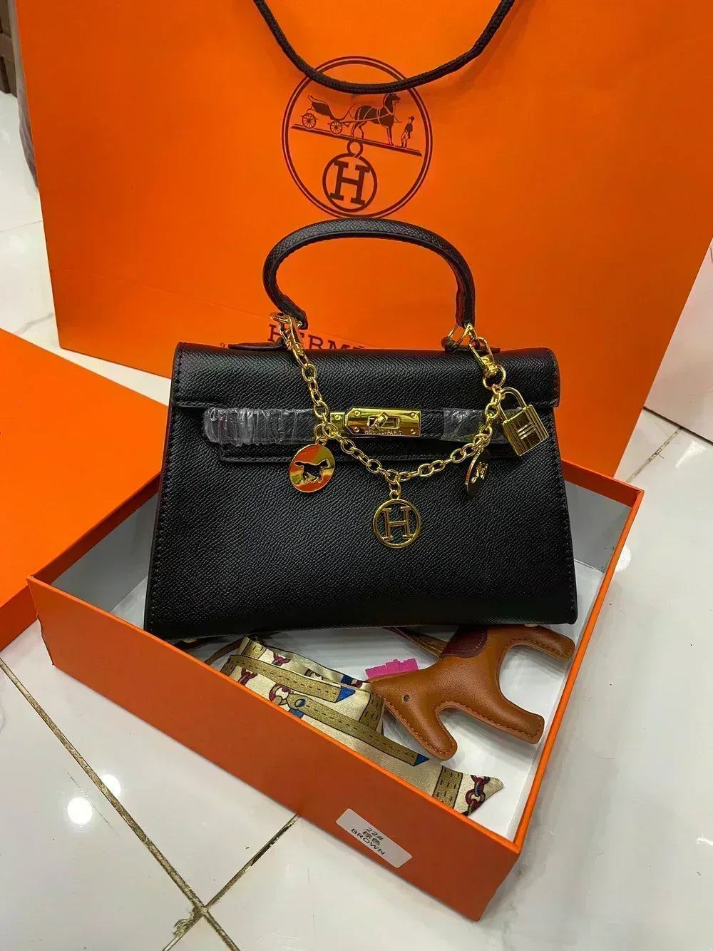 Royal handbag - Bagsberry.pk